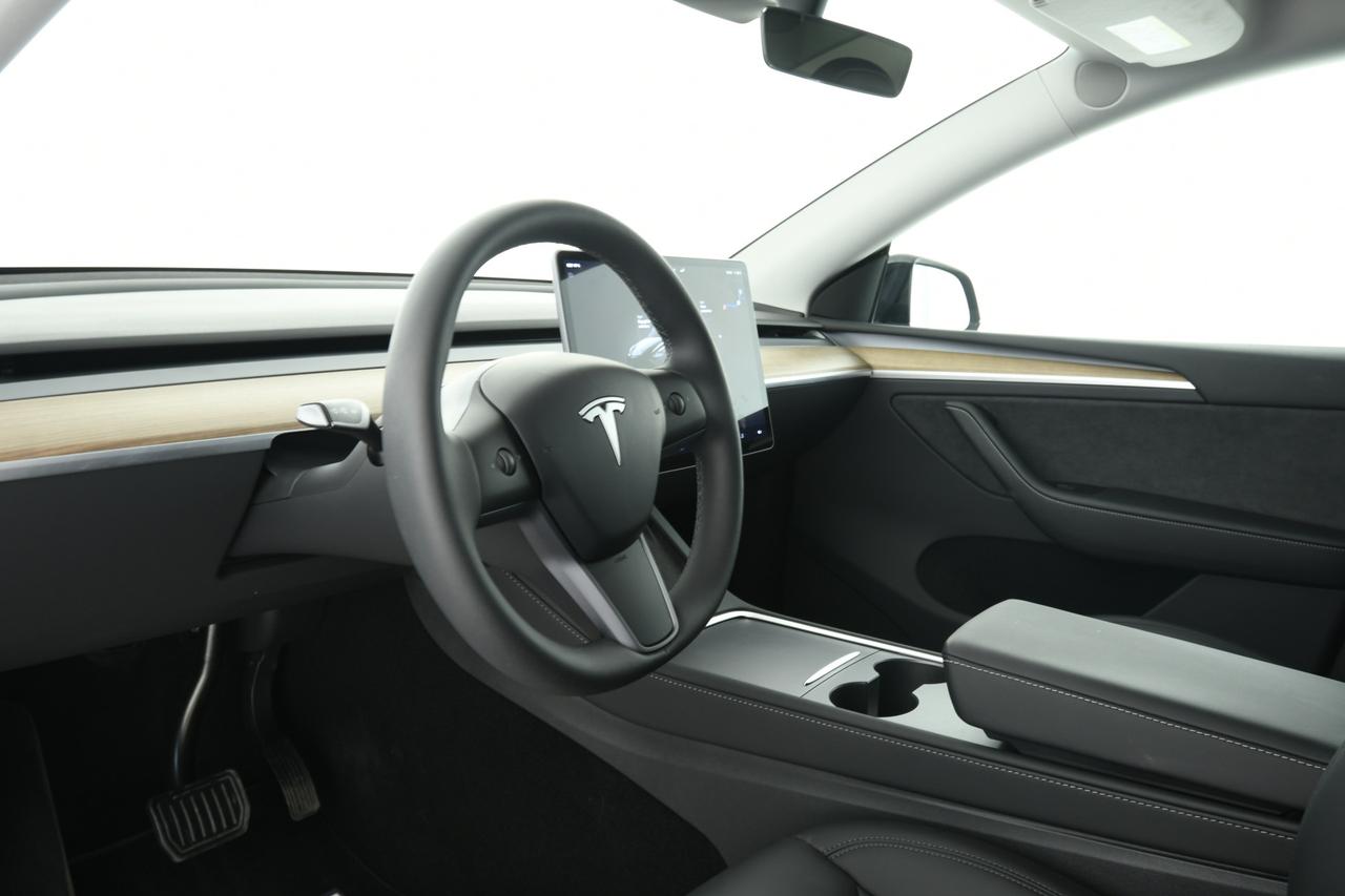 TESLA Model Y Long Range Dual Motor awd + AUTOPYLOT MAX