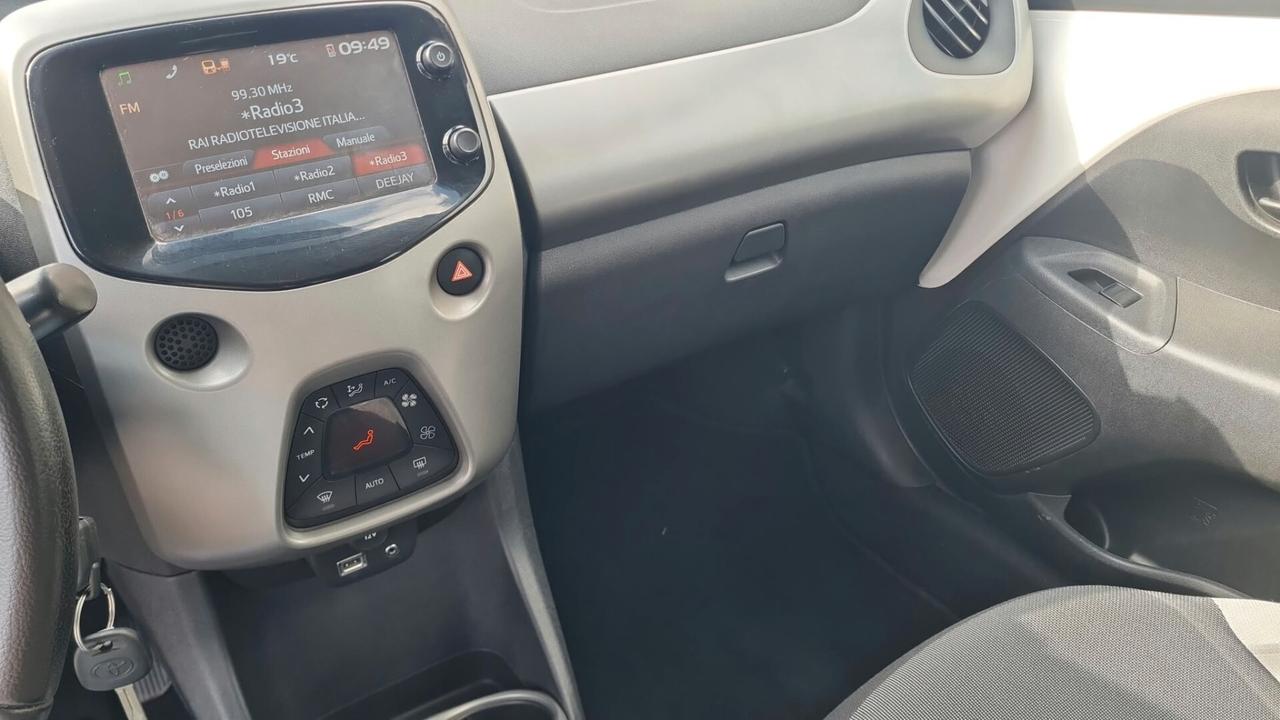 Toyota Aygo 1.0 VVT-i 69 CV 5 porte x-clusiv