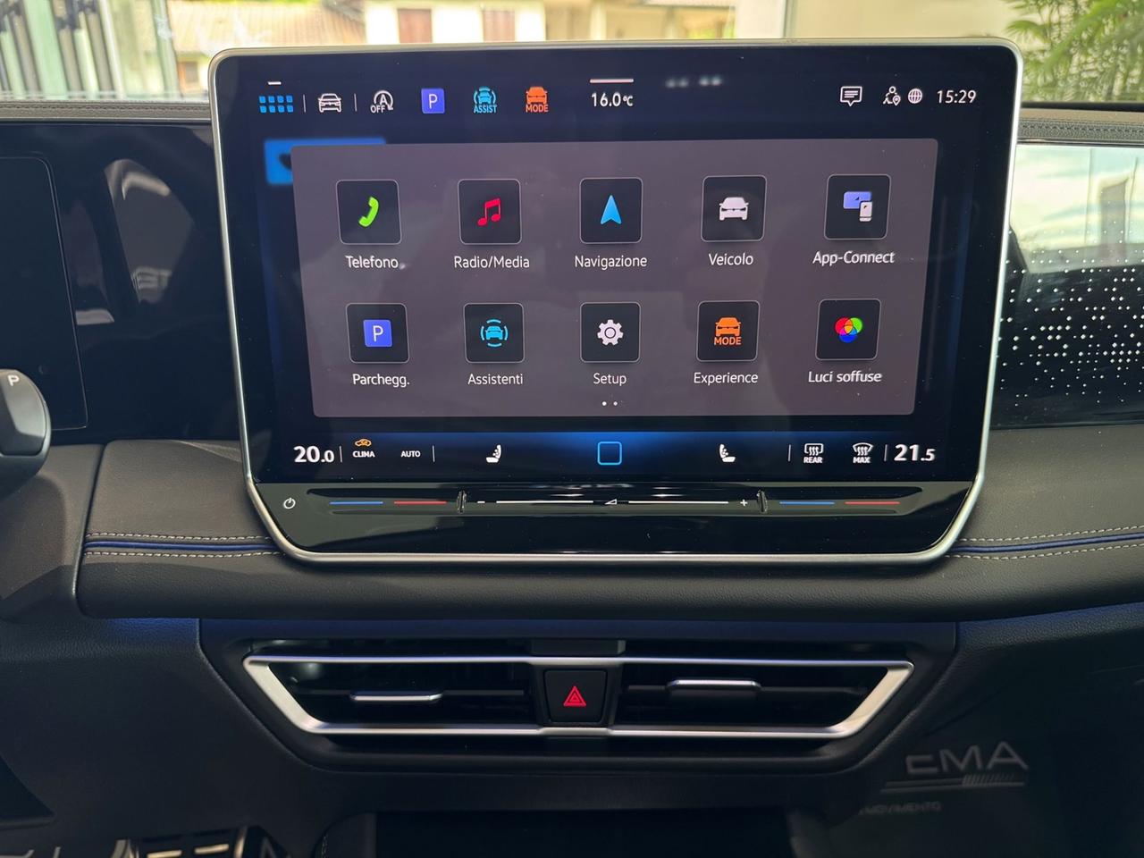 VOLKSWAGEN Tiguan III 2024 1.5 etsi R-Line 150cv dsg - SED. MASSAGGIANTI!