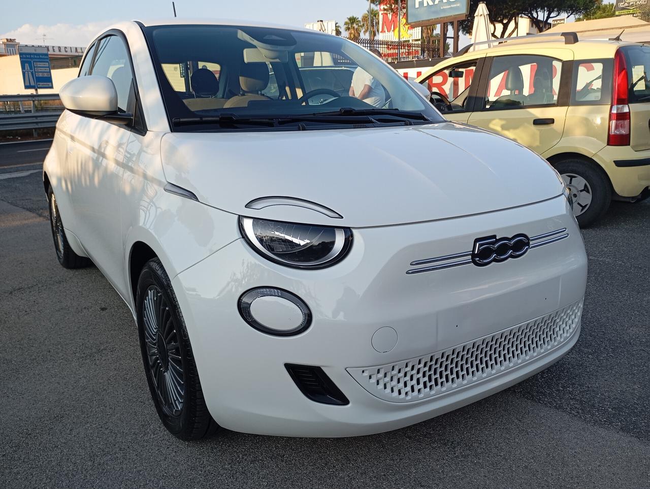 Fiat 500e Berlina 42kWh Icon