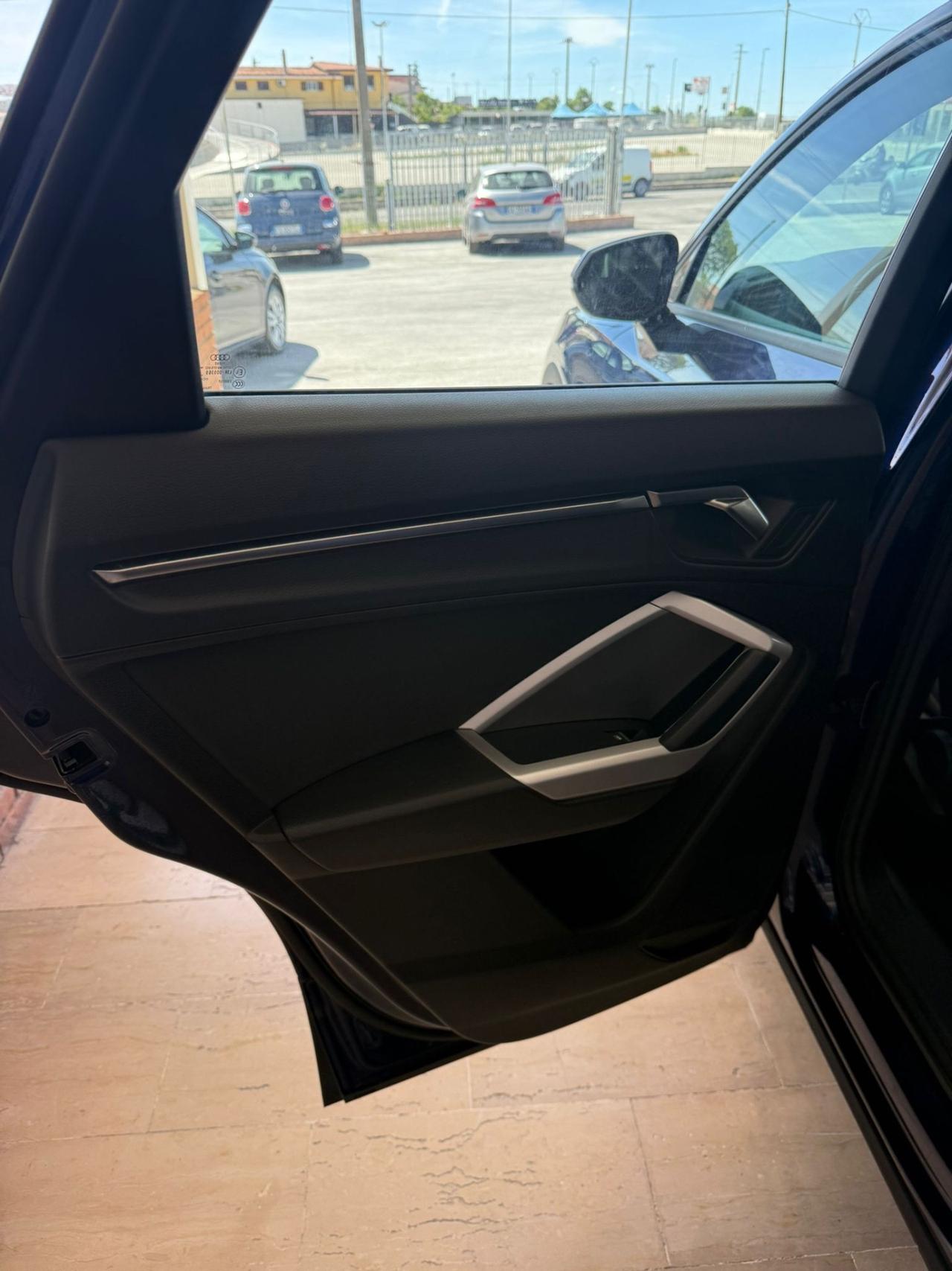 Audi Q3 35 TDI S tronic Business