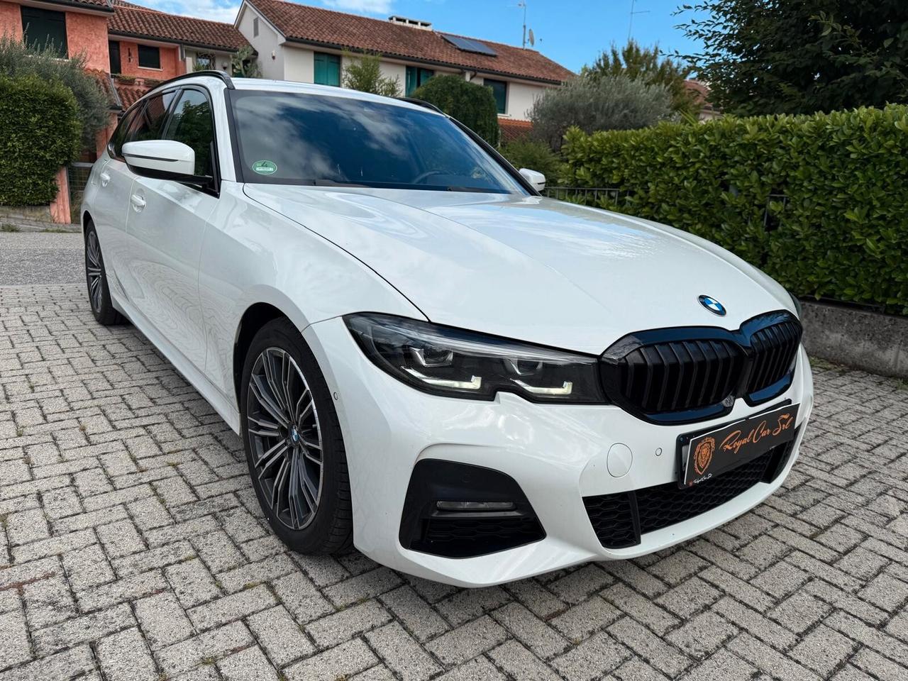 Bmw 330i Touring Msport + Book service BMW
