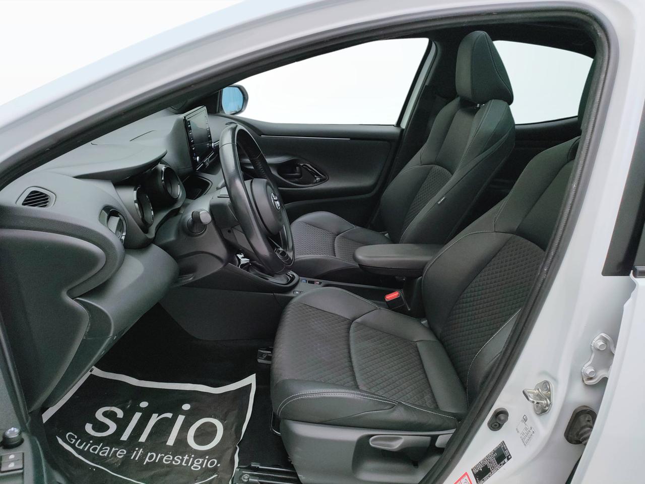 TOYOTA Yaris IV 2020 - Yaris 1.5h Lounge