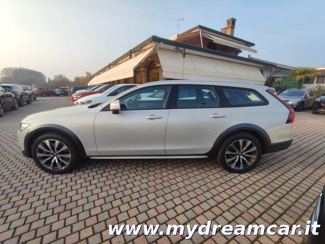 VOLVO V90 Cross Country B4 (d) AWD 197CV Geartronic Business Pro