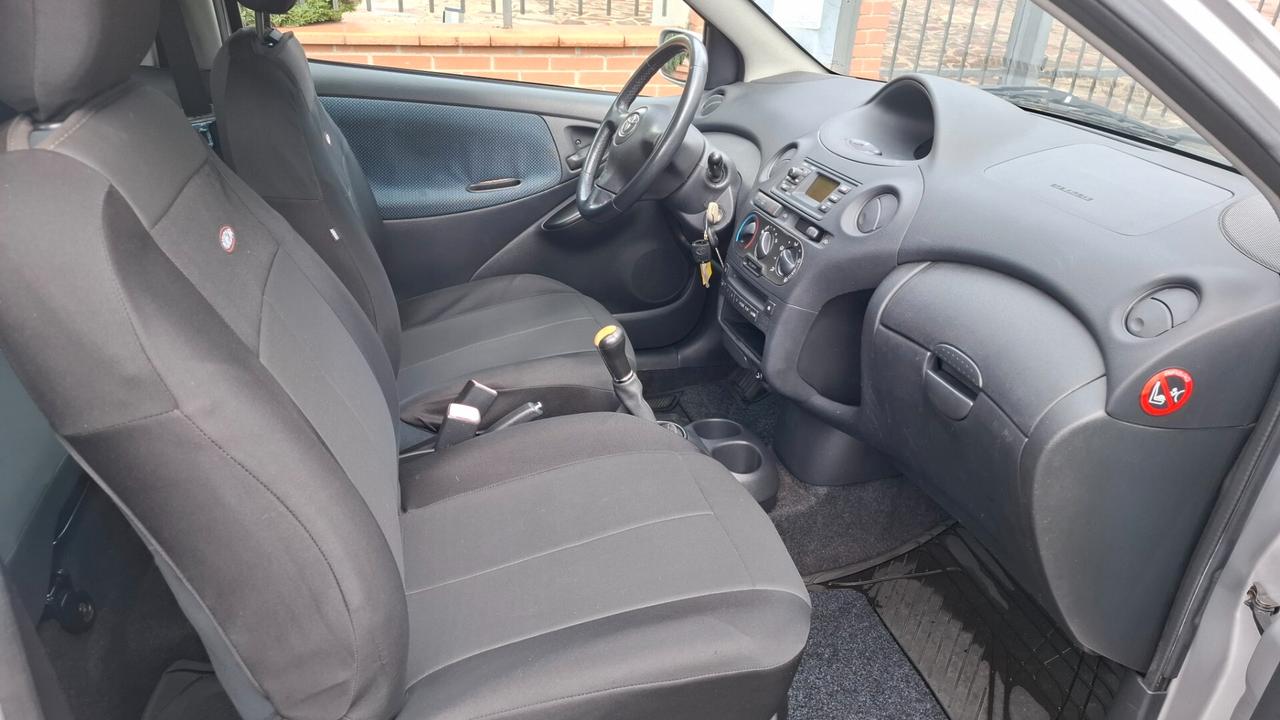 Toyota Yaris 1.0i 16V cat 3 porte Sol