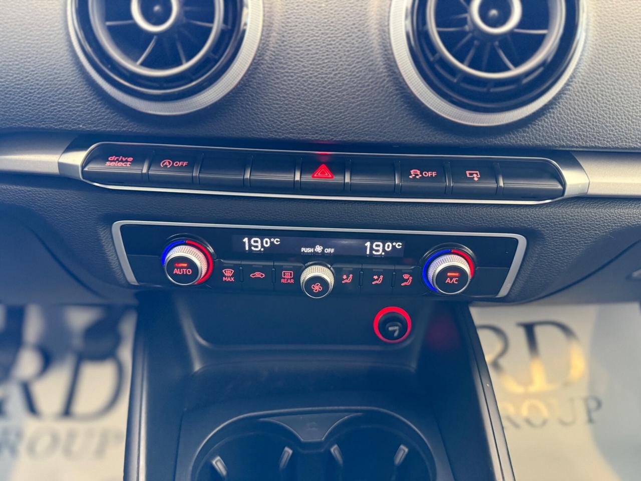 A3 Sportback 1.6 tdi Ambiente 105 cv okneopatentati