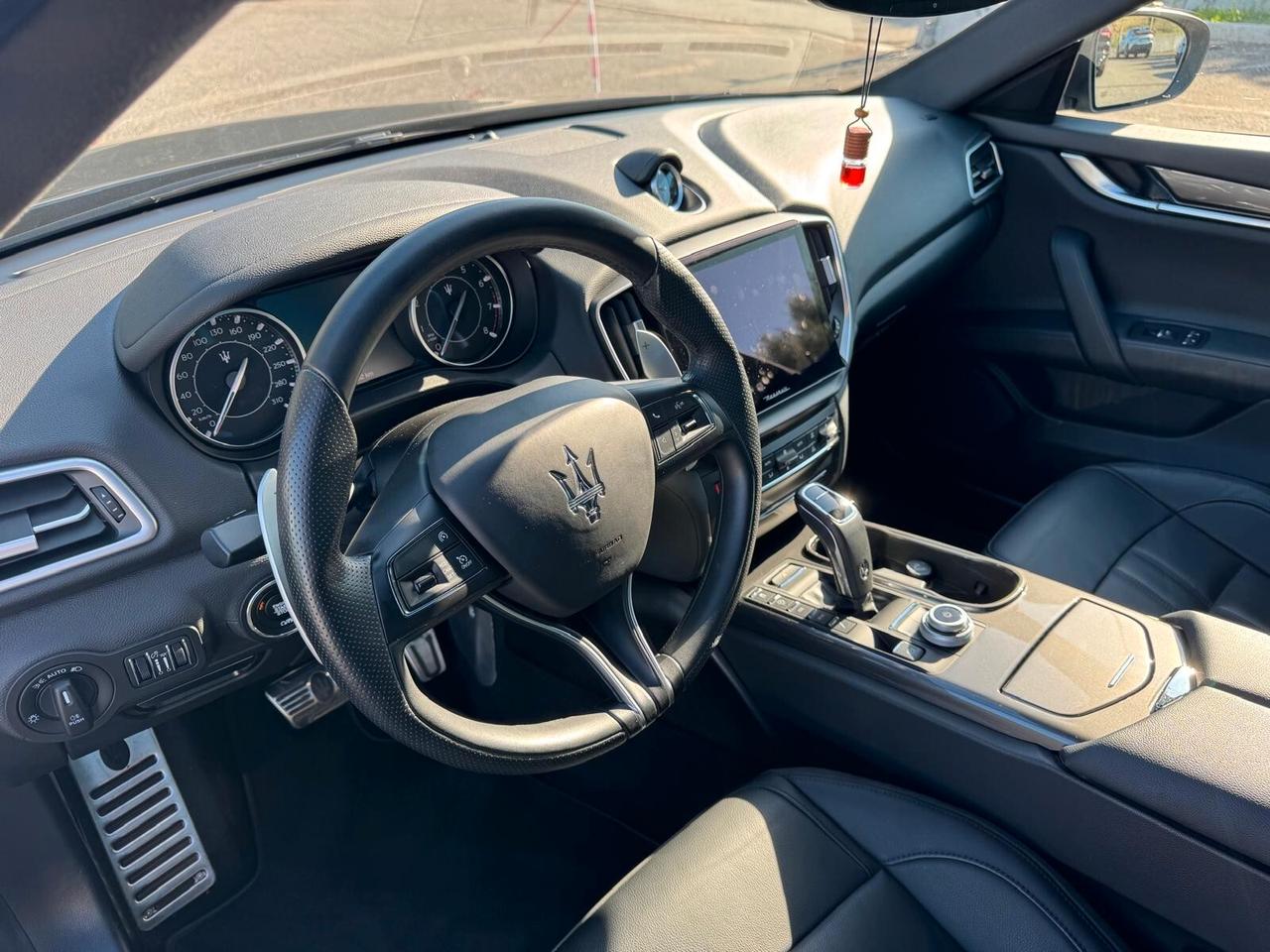 Maserati Ghibli 330 CV MHEV