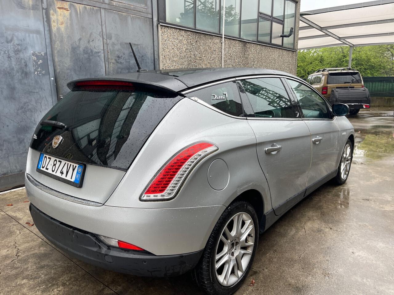 Lancia Delta 1.6MJT-automatico-panoramica-neopatentati