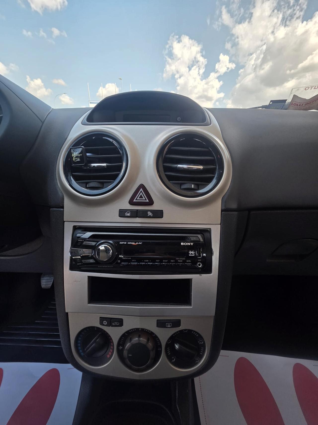 Opel Corsa 1.2 5 porte GPL