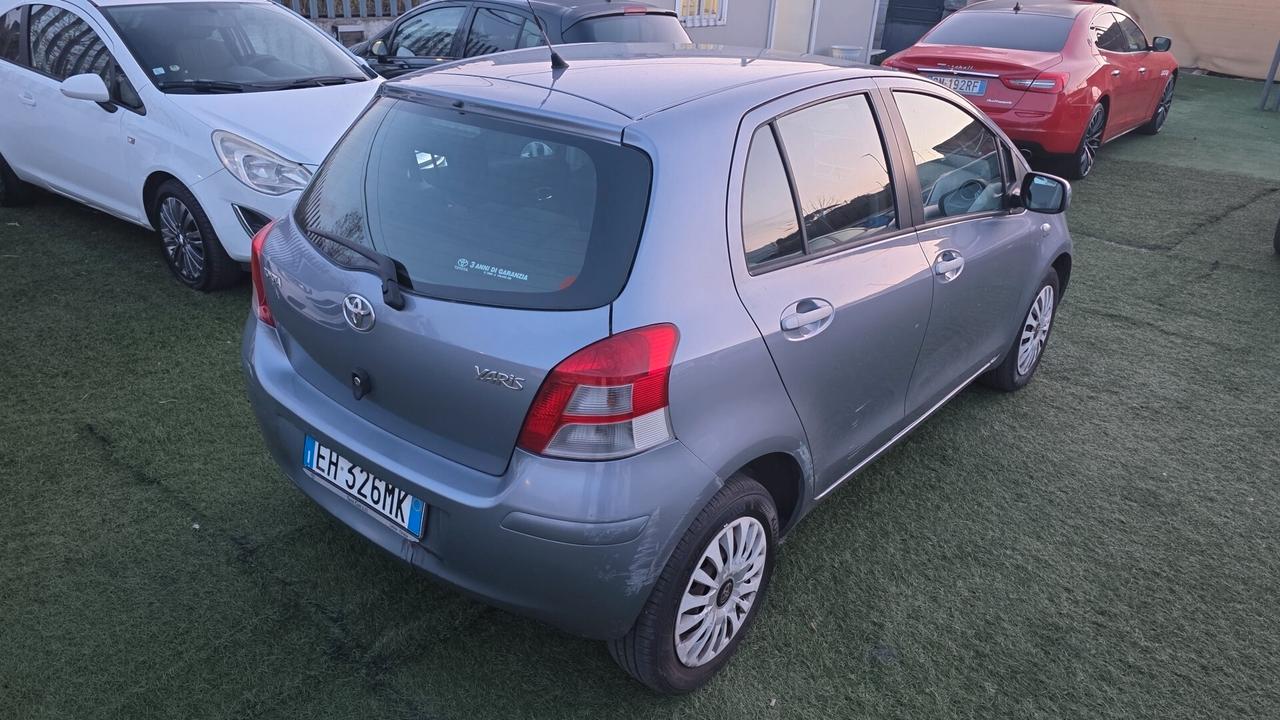 Toyota Yaris 1.0 benzina euro 5, neopatentati 2011