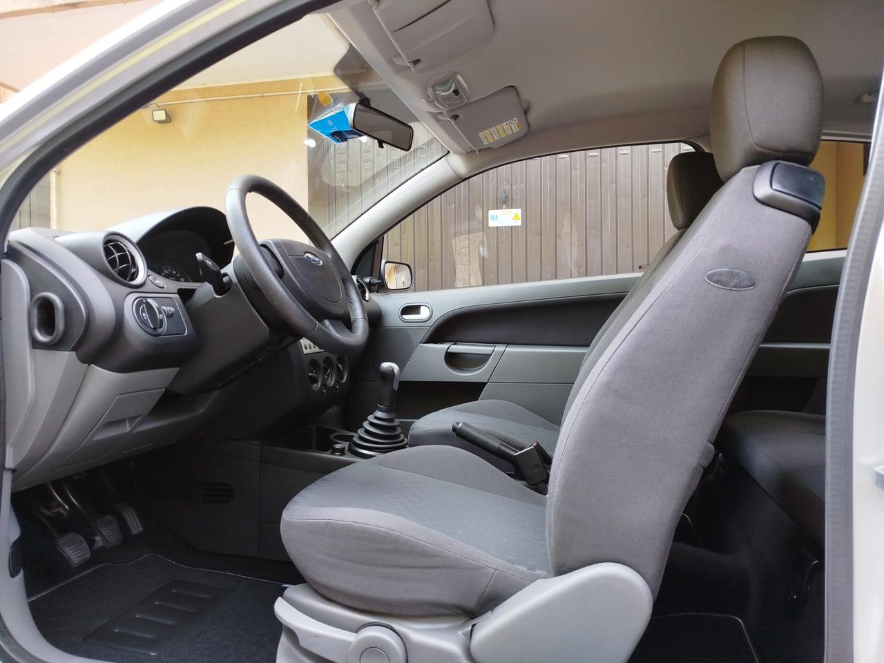 Ford Fiesta 1.2 BENZINA 75cv / 34.680km / Neopat.