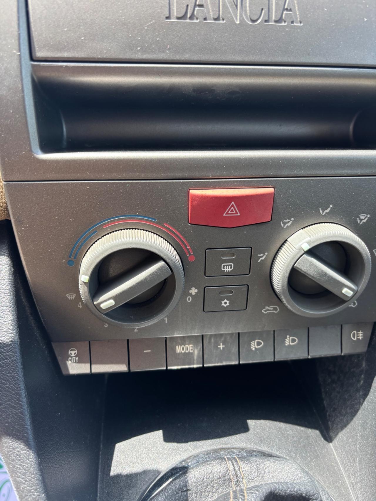 Lancia Ypsilon 1.2 Argento