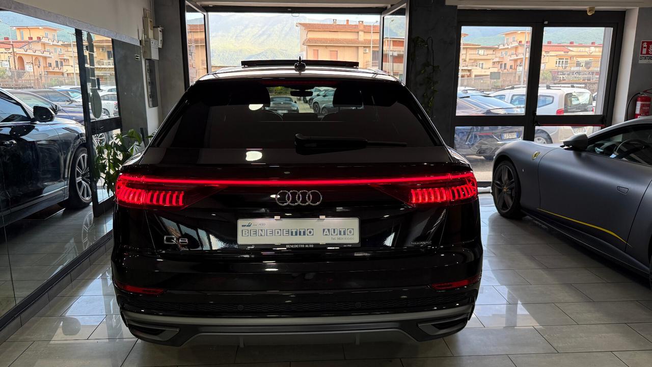 Audi Q8 55 TFSI e quattro Sport sline tetto