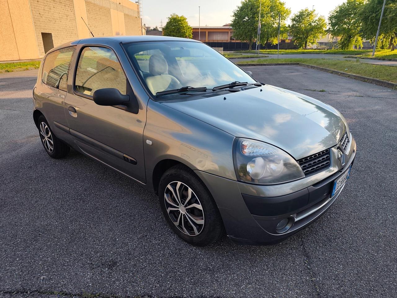 Renault Clio 1.2 16V Benz Dynamic