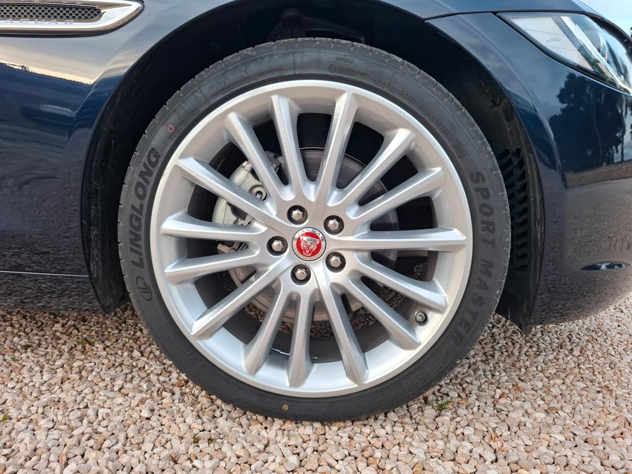 Jaguar XE 2.0 D 180cv *SOLO 23.000 KM*