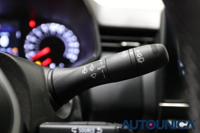 RENAULT Clio TCE 90 CV 5 PORTE EQUILIBRE NEOPATENTATI FARI LED