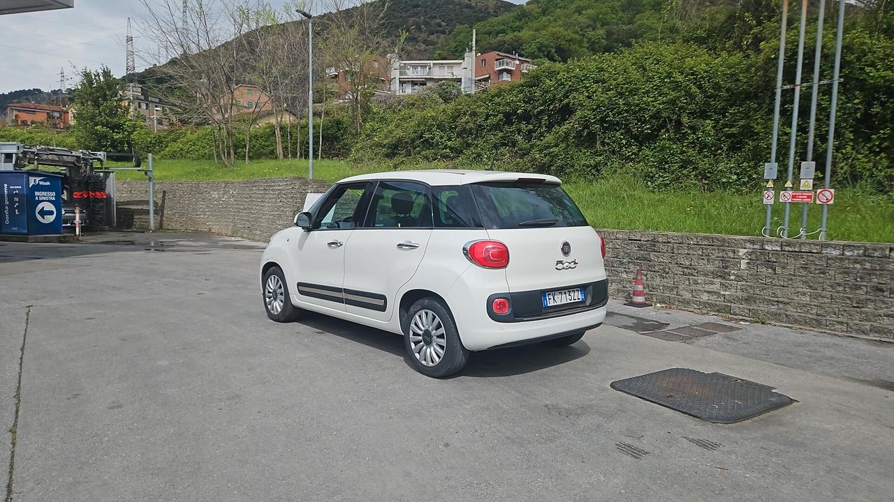 FIAT 500L 1.6 MULTIJET 120CV – UNICO PROPRIETARIO – PARI AL NUOVO Stupenda Fiat 500L 1.6 Multijet 120cv, versione Business, auto davvero introvabile in queste condizioni. Carrozzeria perfetta, senza un segno, interni come nuovi: sembra appena uscita