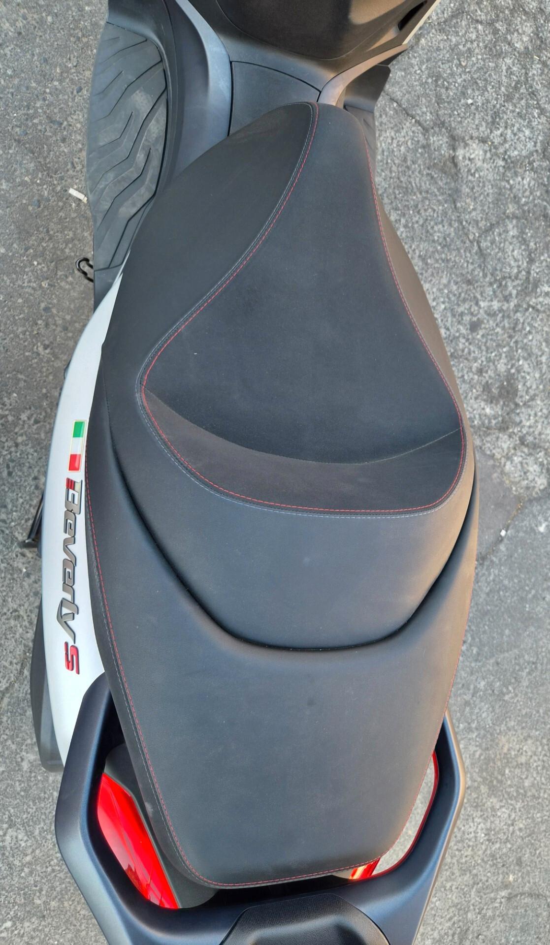Piaggio Beverly 400 Sport