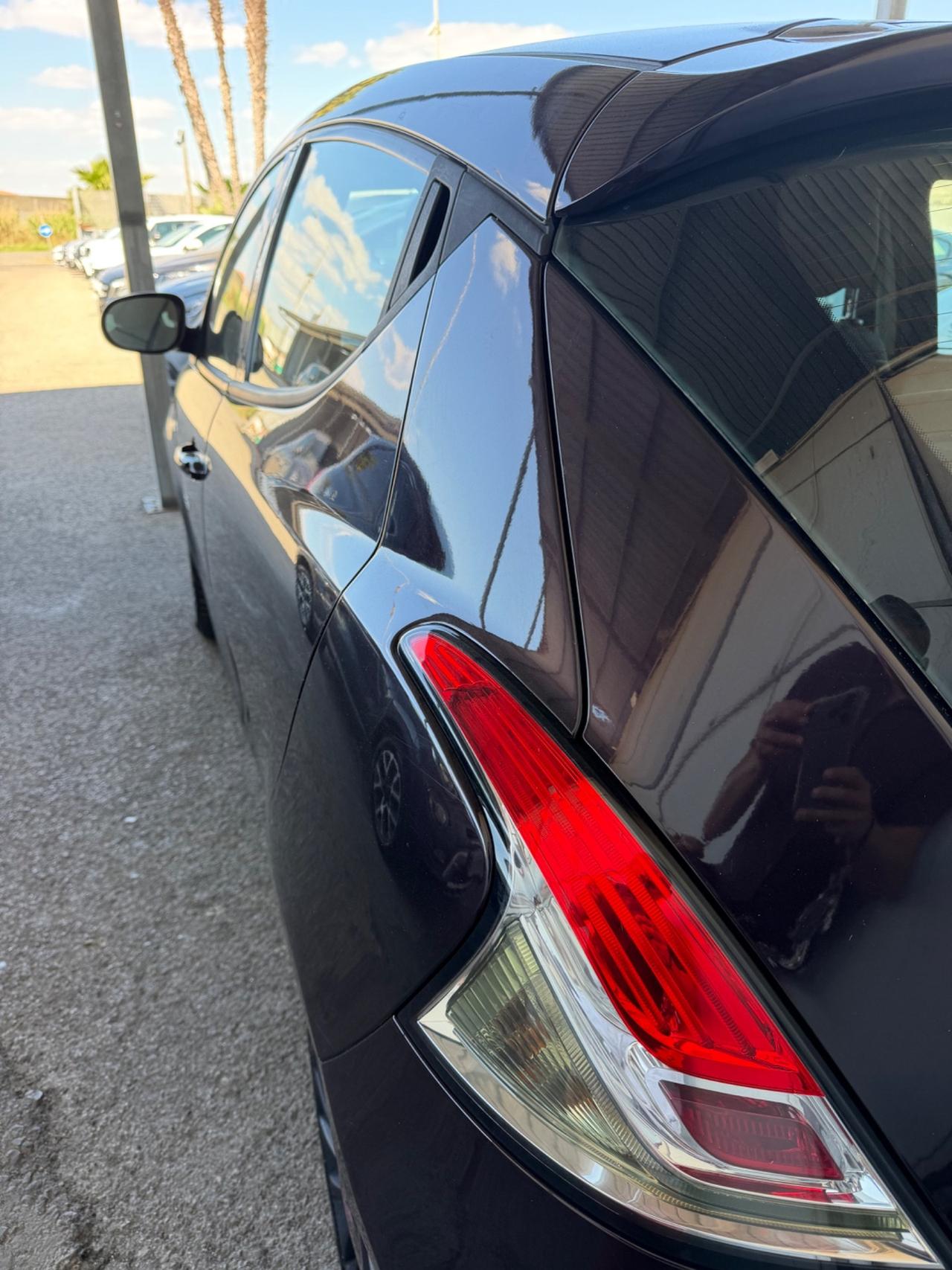 Lancia Ypsilon 1.2 69 CV 5 porte S&S Platinum