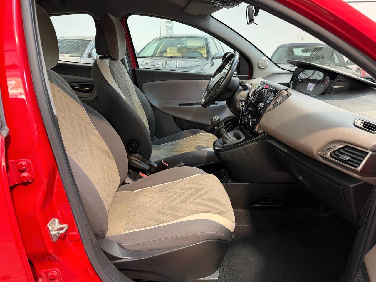 Lancia Ypsilon 1.2 Platinum UNICOPROPRIETARIO-NEOPATENTATI
