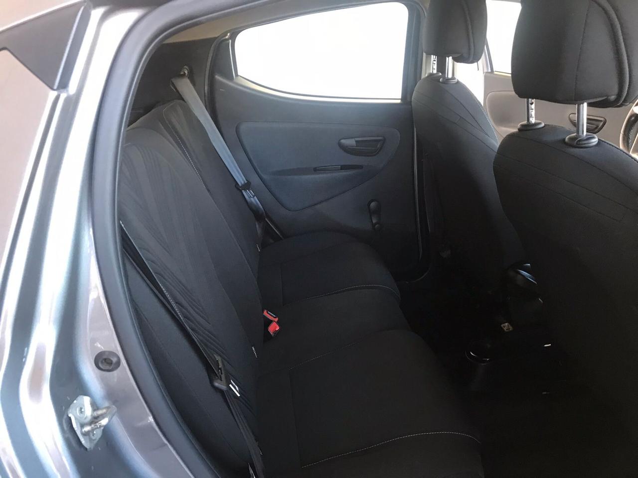 Lancia Ypsilon 1.0 FireFly 5 porte S&S Hybrid Ecochic Gold