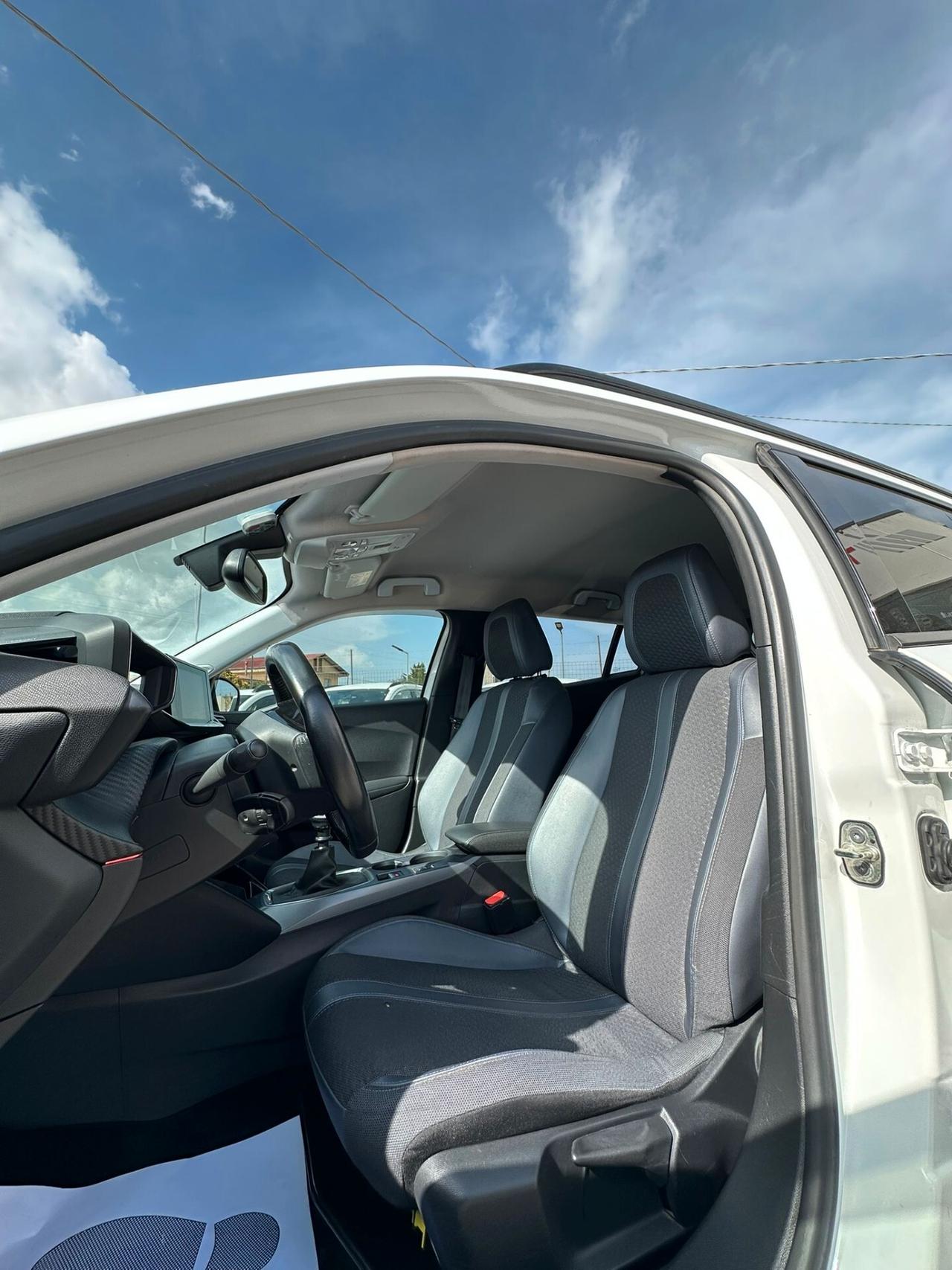 Peugeot 2008 PureTech 100 S&S Allure