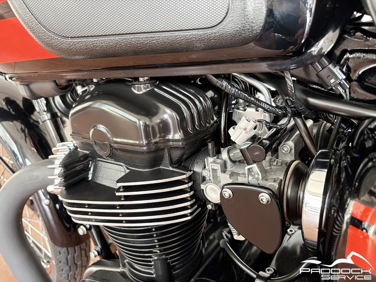 Kawasaki W 800 Special Edition Candy Cardinal Red