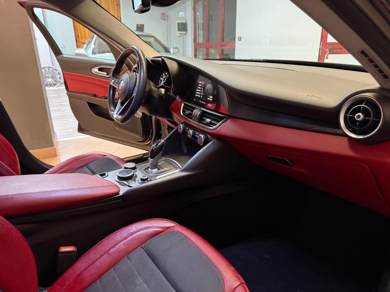 Alfa Romeo Giulia 2.2 Turbodiesel 180 CV AT8 Sport Business