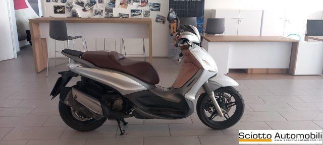 PIAGGIO Beverly 350 .