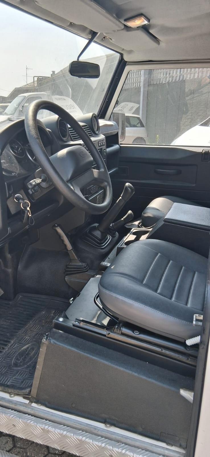 Land Rover Defender 90 2.4 TD4 Station Wagon S