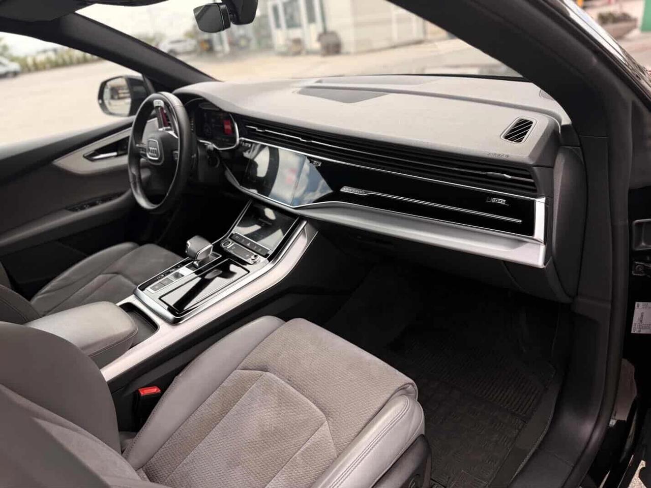 Audi Q8 50 TDI IDENTITY BLACK/23" RSQ8/PELLE/S-LINE