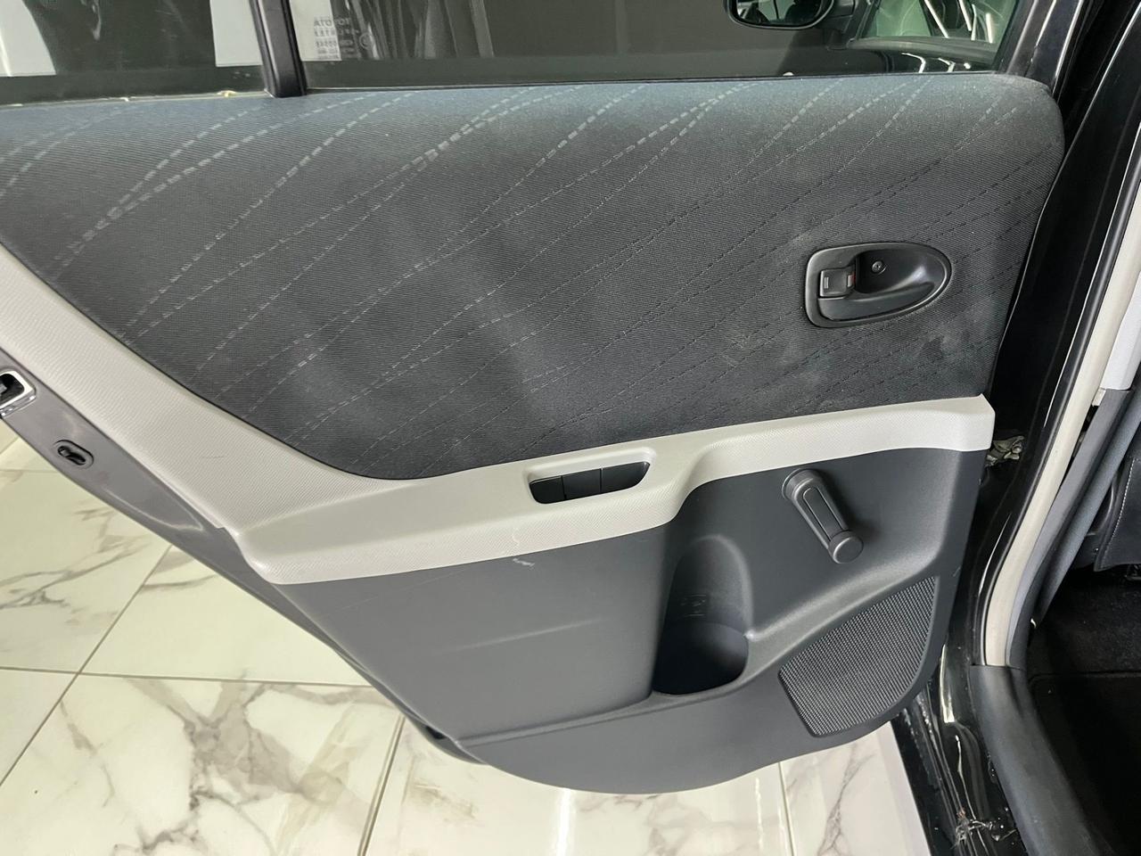 Toyota Yaris 1.3 5 porte Navi OK NEOPATENTATI