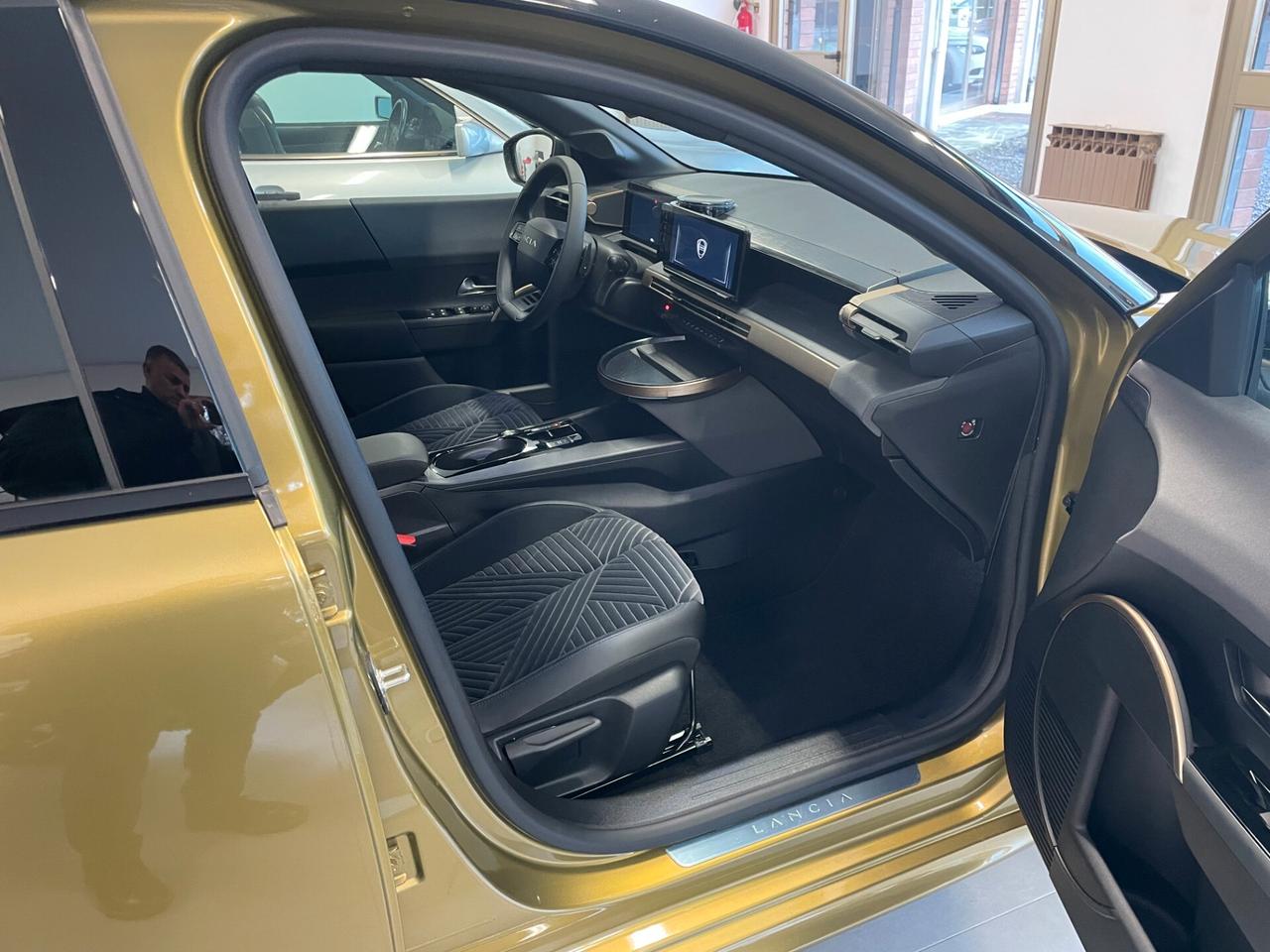 Lancia Ypsilon Hybrid e-DCT LX