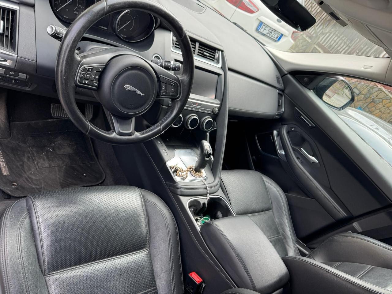 Jaguar E-Pace 2.0D 180 CV AWD aut. R-Dynamic