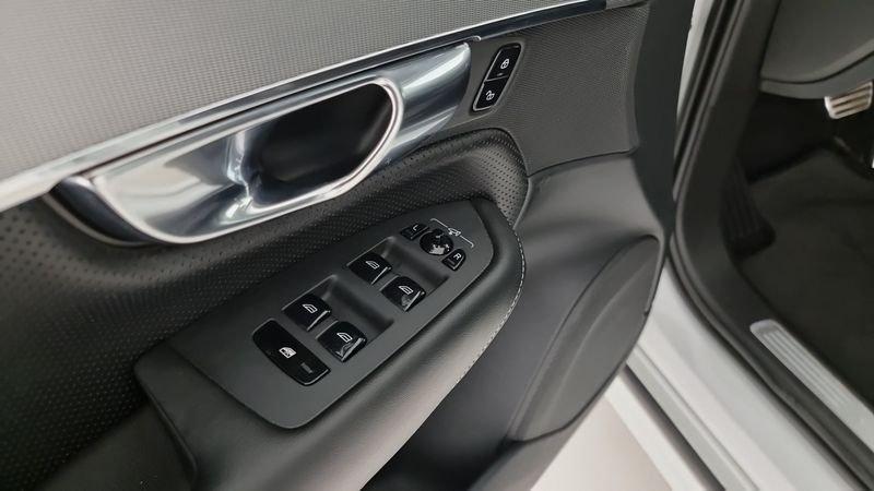 Volvo XC90 B5 (d) AWD Geartronic R-design Gancio traino