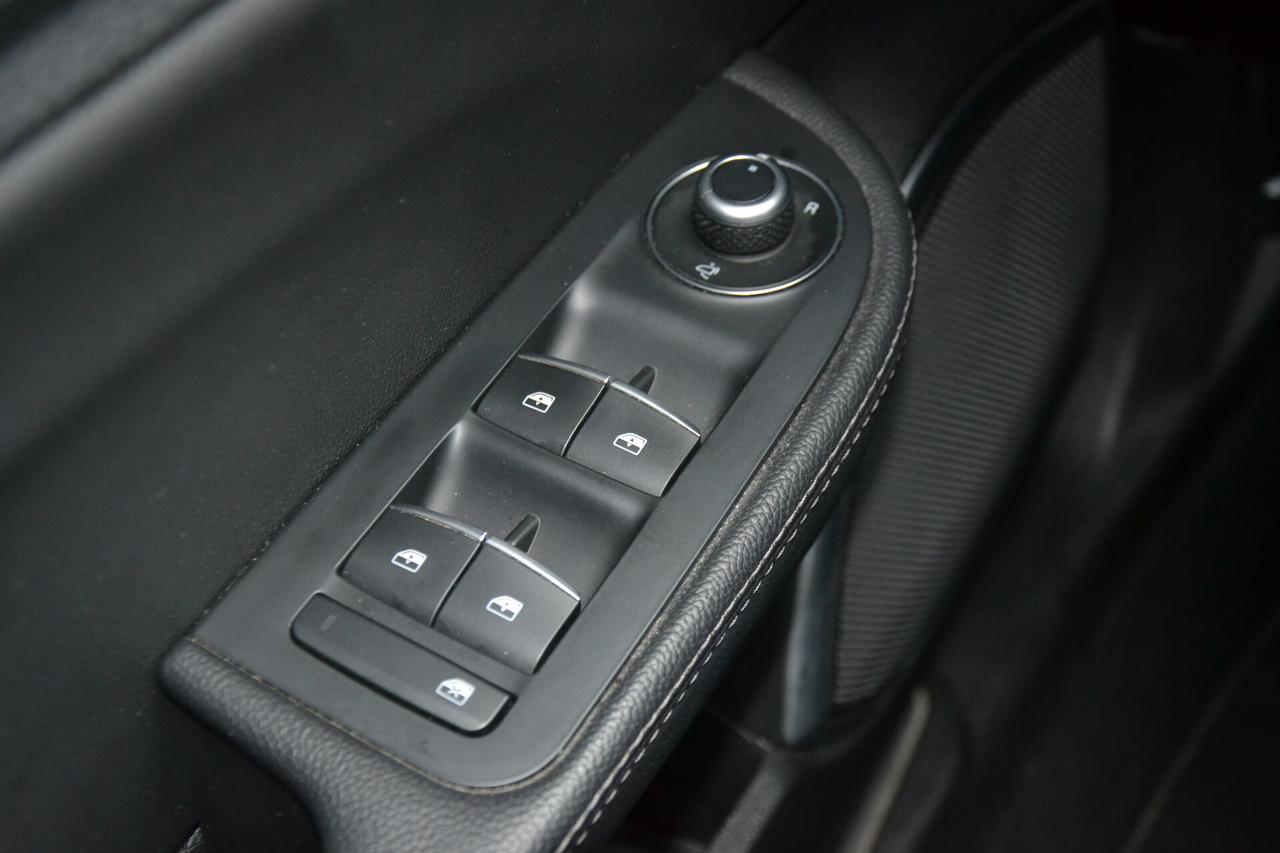 Alfa Romeo Giulia 2.0 TURBO 200CV AT8! Prezzo vero senza vincoli Unipro, fatturabile e italiana Garanzia 12 mesi inclusa!