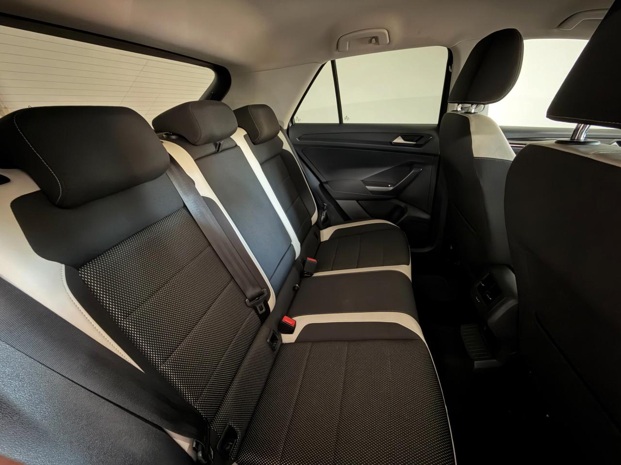 Volkswagen T-Roc 1.6 TDI 116CV SCR R-LINE 17" LED/CAMERA/NAVI