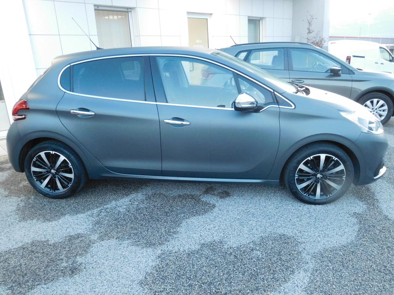 Peugeot 208 PureTech Turbo 110 S&S 5 porte Allure Nero opaco