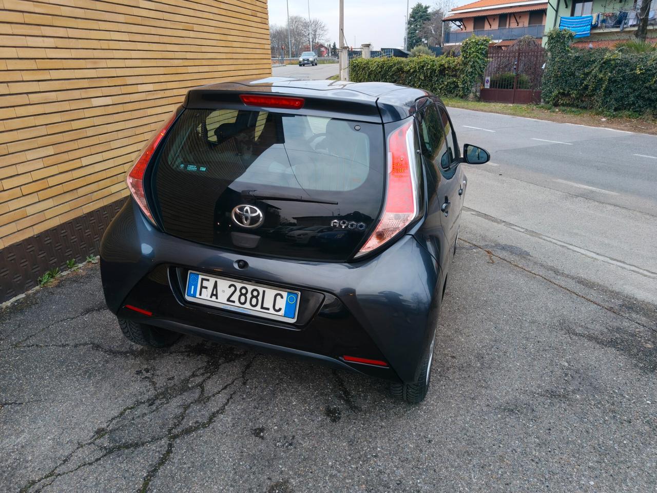 Toyota Aygo 1.0 VVT-i 69 CV 5 porte x-wave