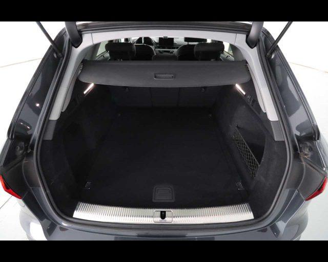 AUDI A4 Avant 40 TDI S tronic Business Advanced