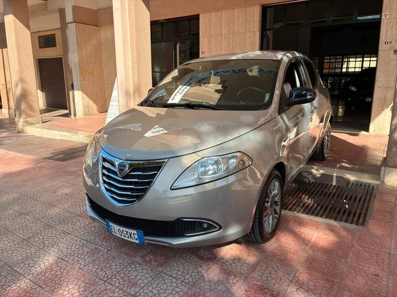 Lancia Ypsilon 1.3MJT 95cv 5p perfetta-12