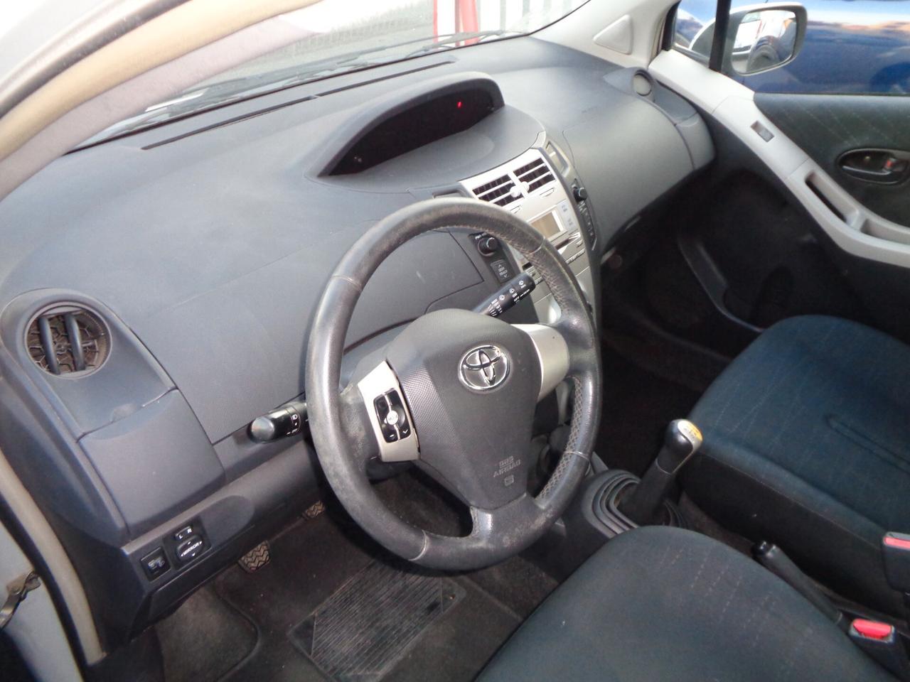Toyota Yaris 1.0 5 porte Sol
