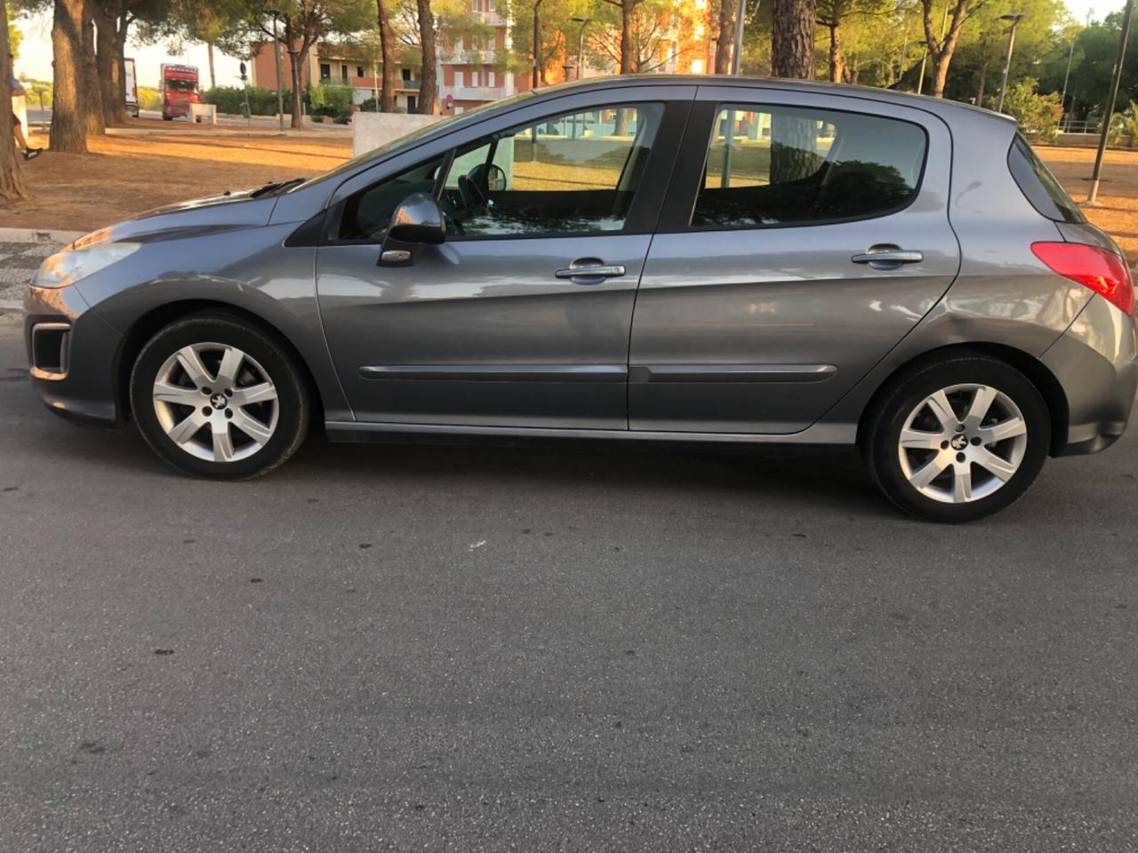 Peugeot 308 1.6 8V e-HDi 112CV POKI KILOMETRI
