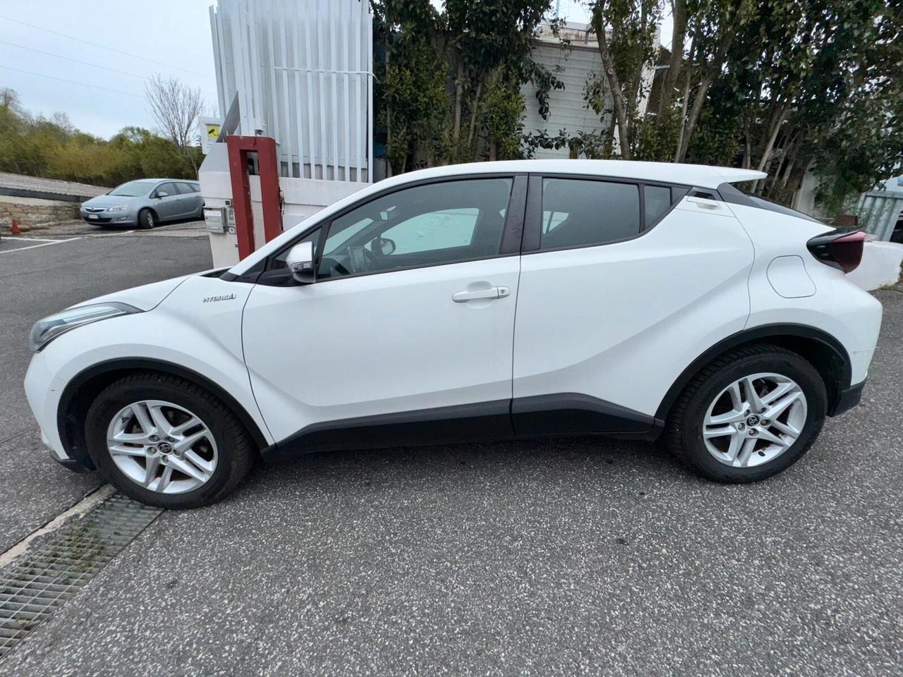 Toyota C-HR 1.8 Hybrid E-CVT Business