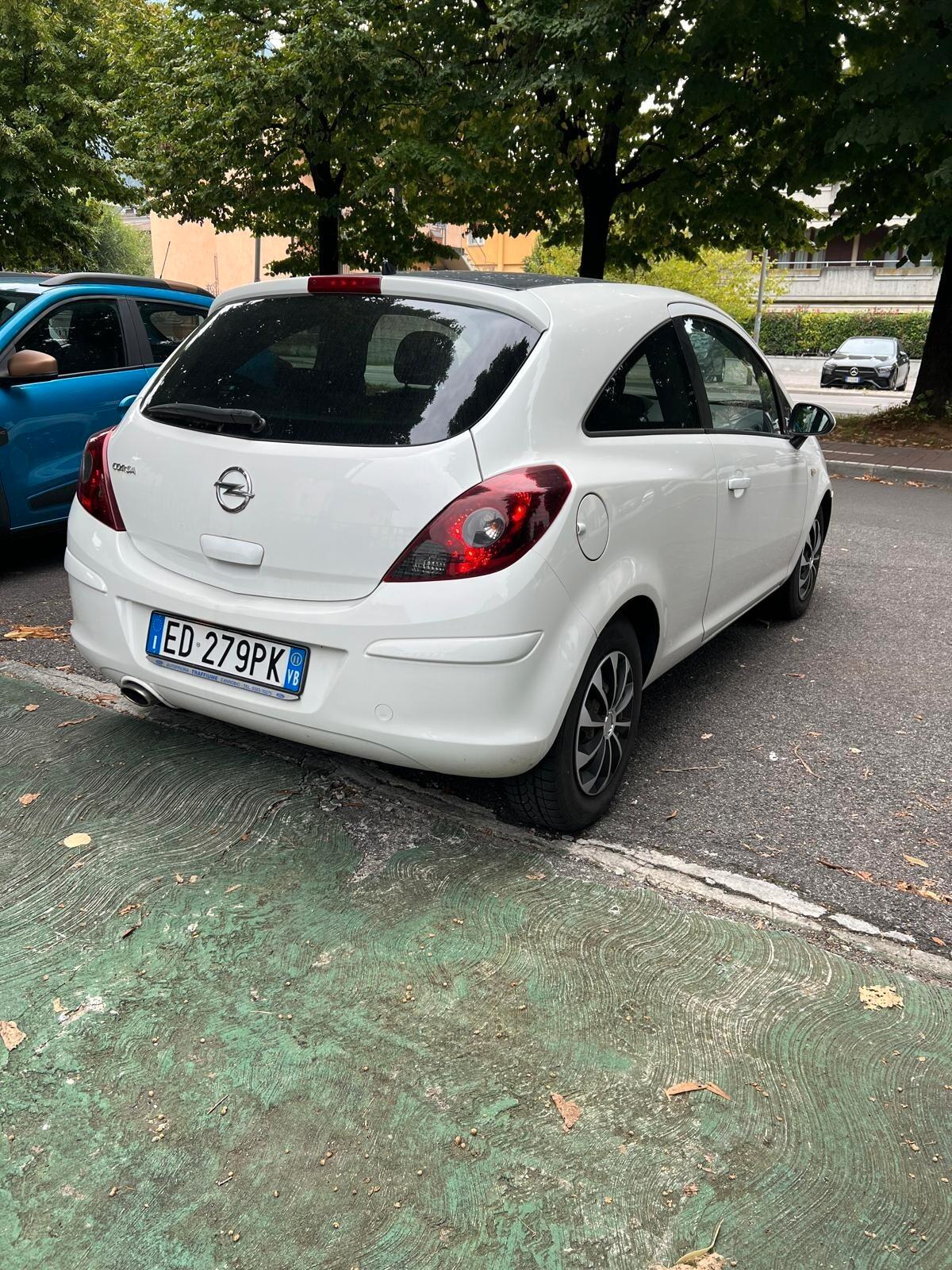 Opel Corsa 1.4 16V 3 porte b-color X NEOPATENTATI