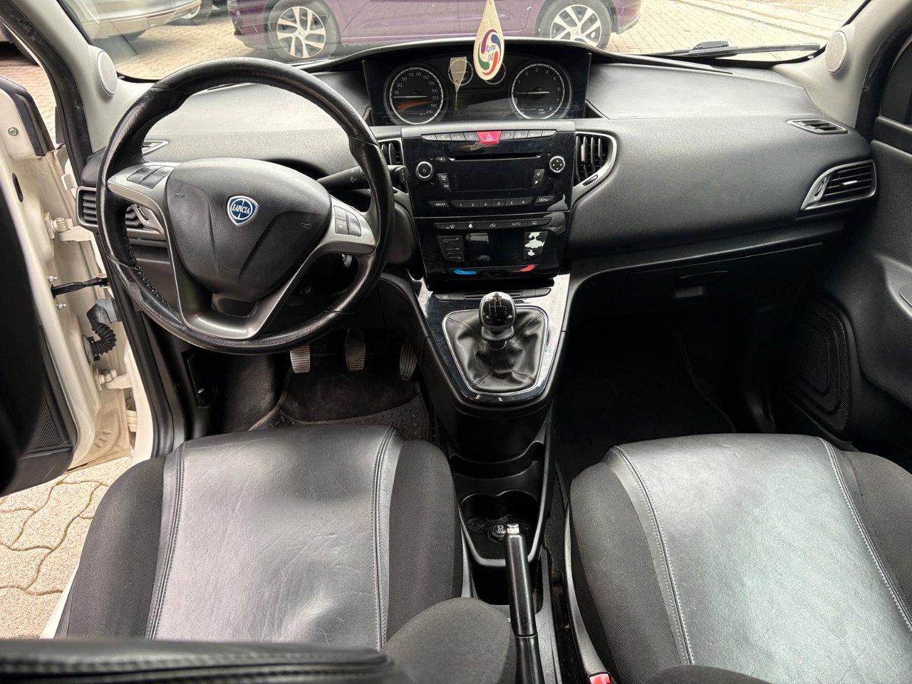 Lancia Ypsilon 5 Porte Ypsilon 1.2 8v Silver 69cv OK NEOPATENTATO