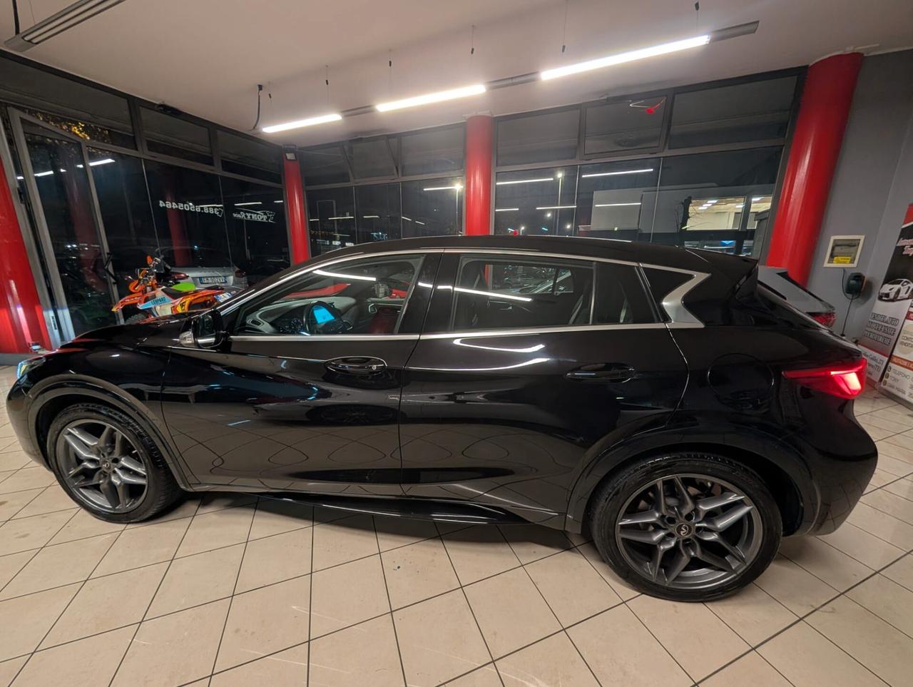 Infiniti Q30 1.5 diesel Sport Black
