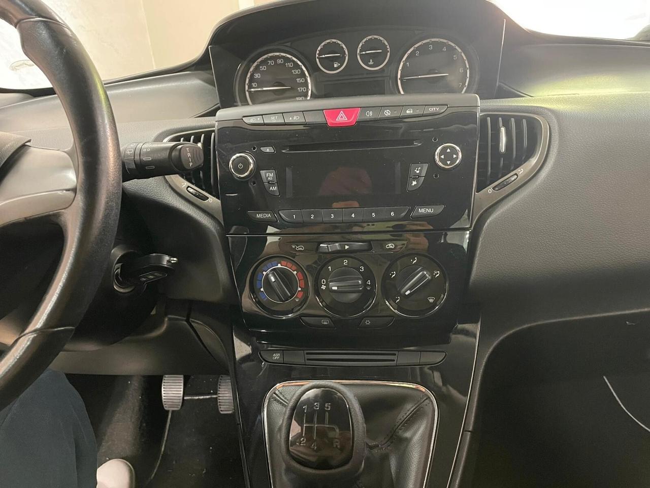 Lancia Ypsilon 1.2 69 CV 5 porte S&S Silver