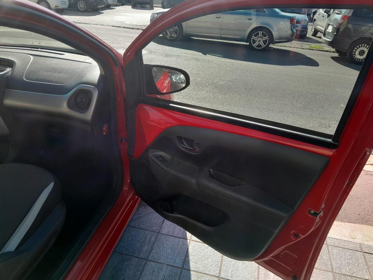 Toyota Aygo 1.0 VVT-i 69 CV 5 porte x-cite