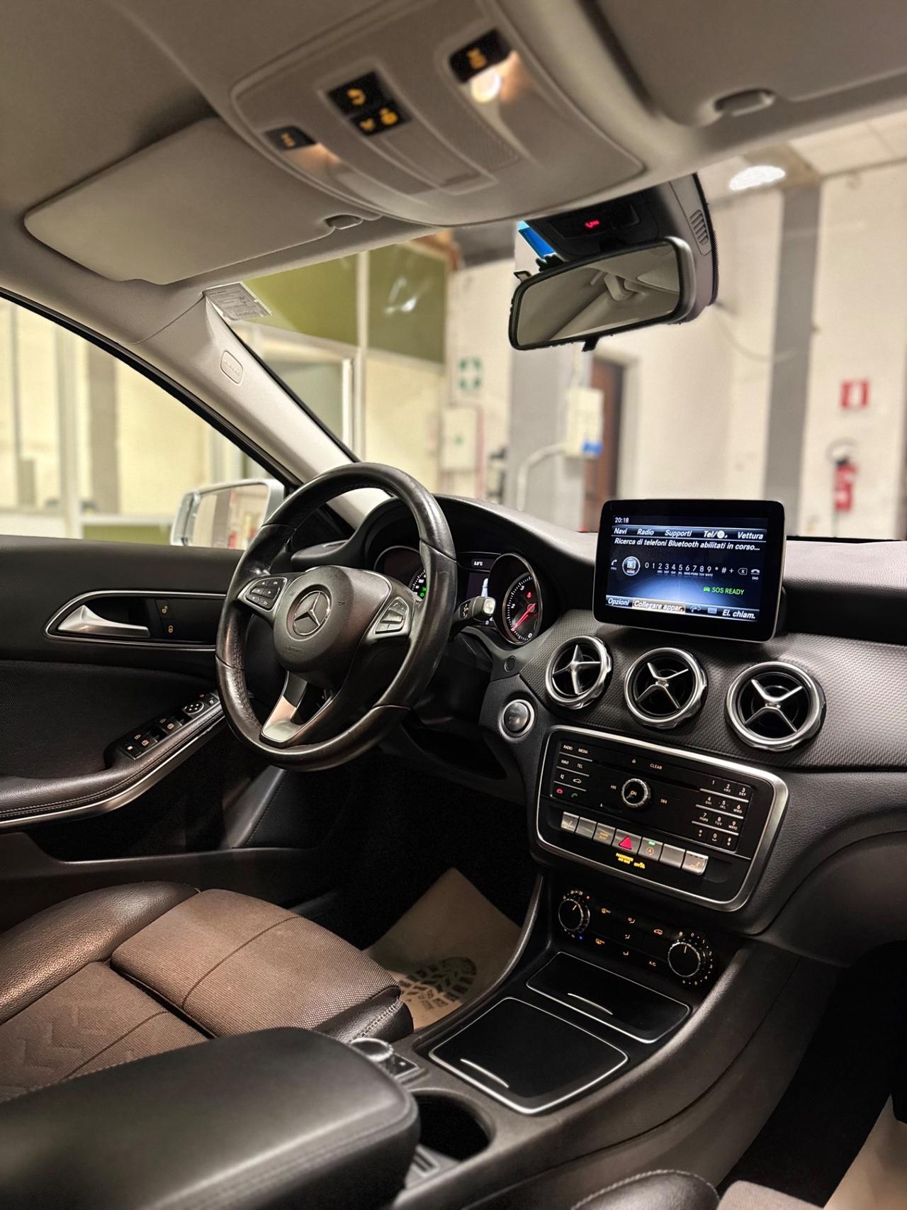 Mercedes-benz GLA 180 d Premium